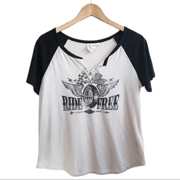 White Crow Tops - BUCKLE WHITE CROW White Graphic Ride Free Tee